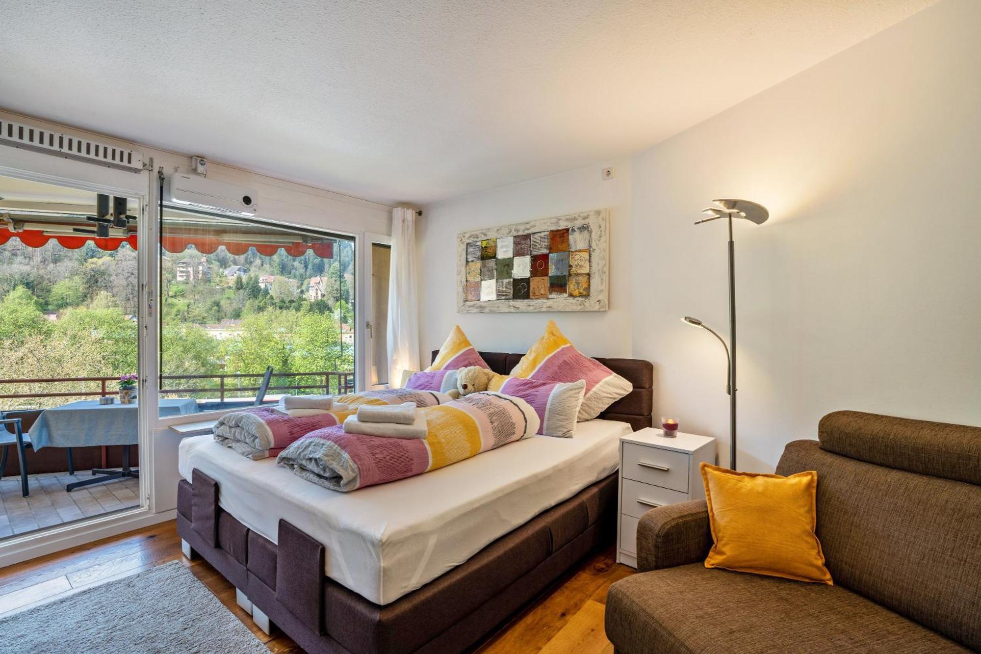 Zentrale Mit Balkon *