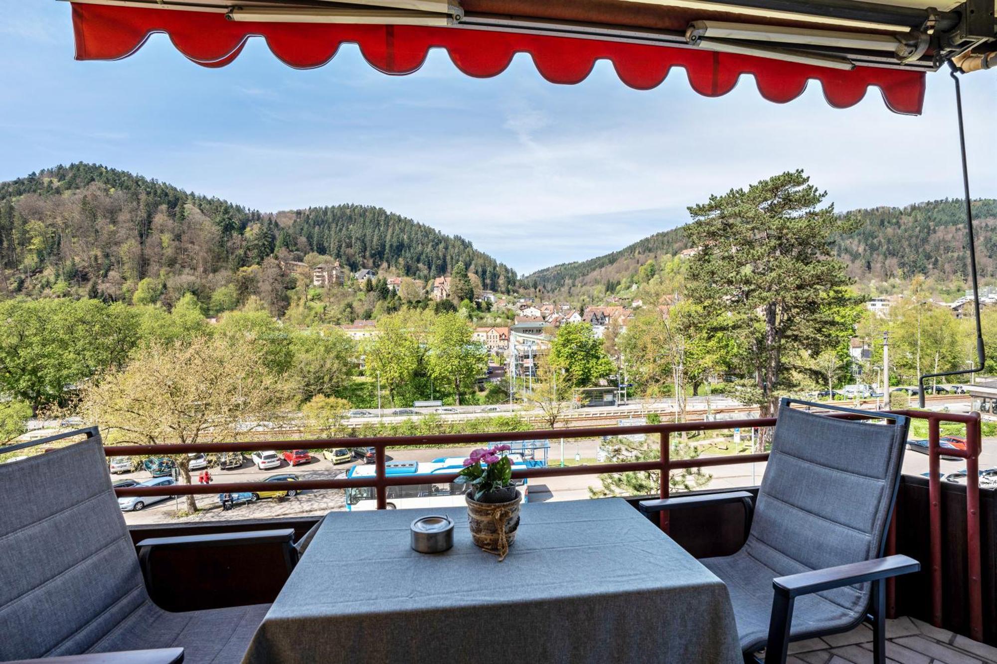 Apartment Zentrale Mit Balkon *